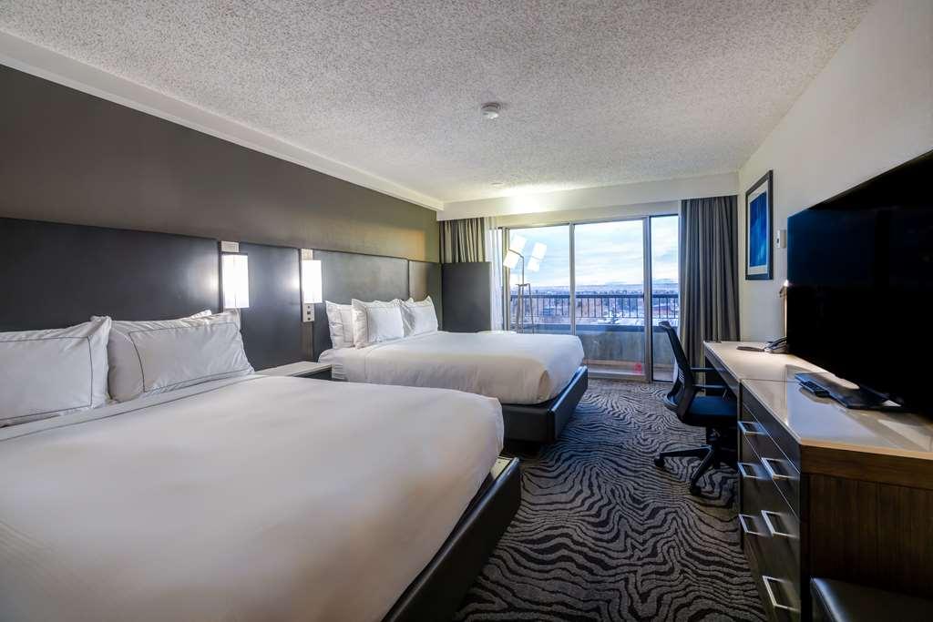 Doubletree By Hilton Calgary North Otel Oda fotoğraf