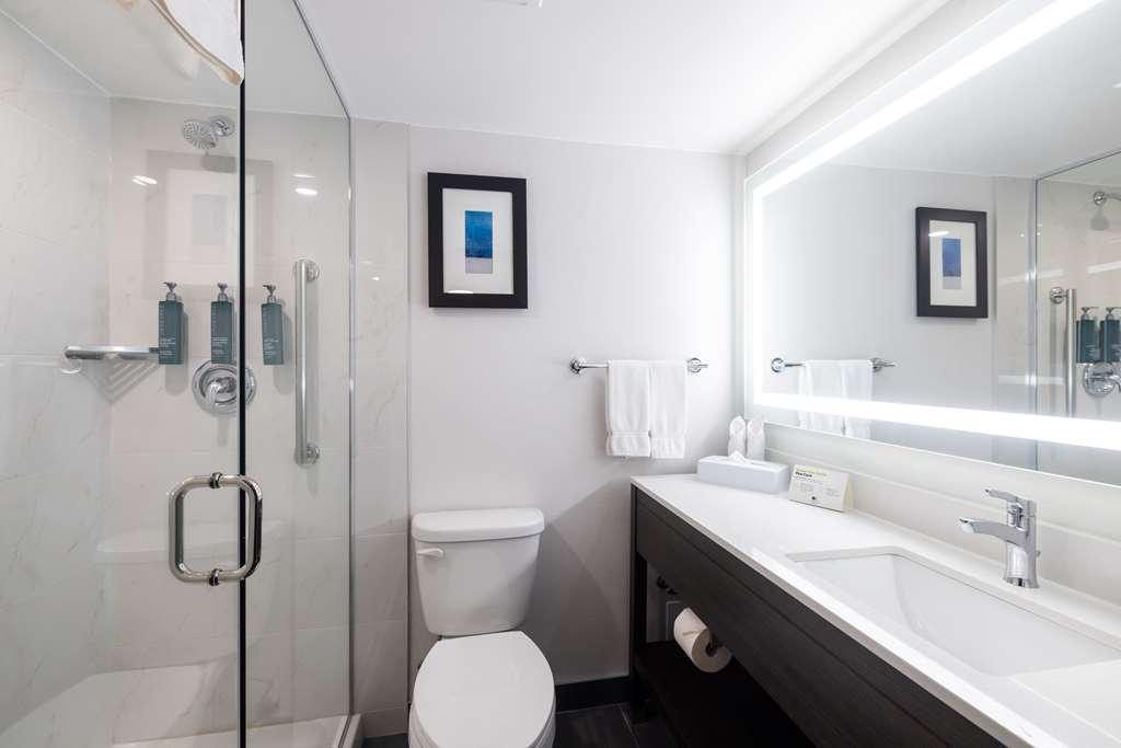 Doubletree By Hilton Calgary North Otel Dış mekan fotoğraf