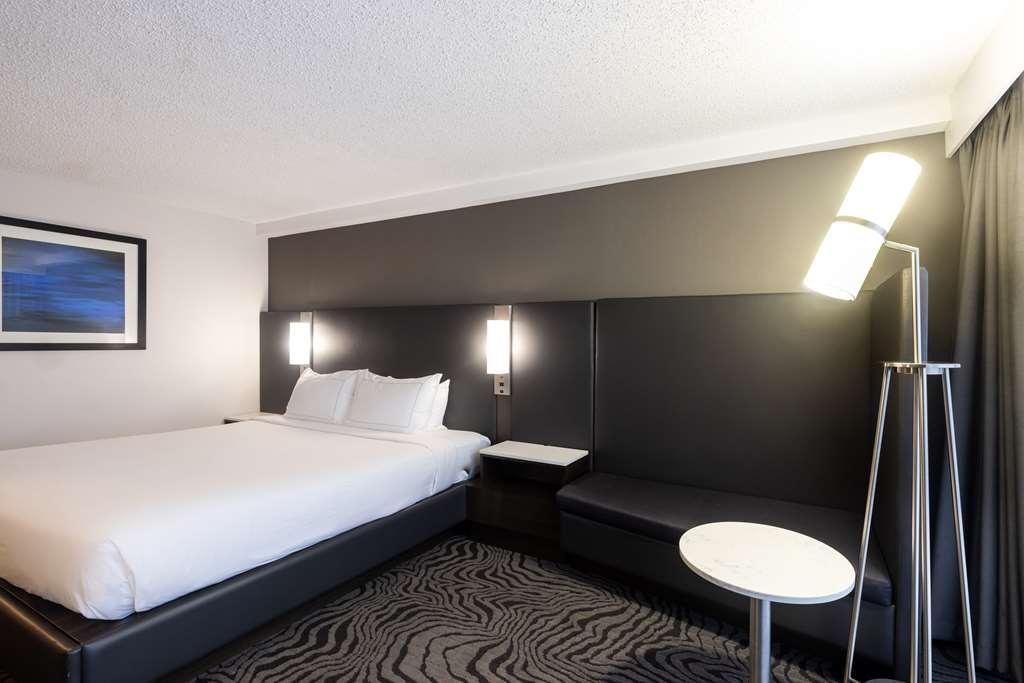 Doubletree By Hilton Calgary North Otel Oda fotoğraf
